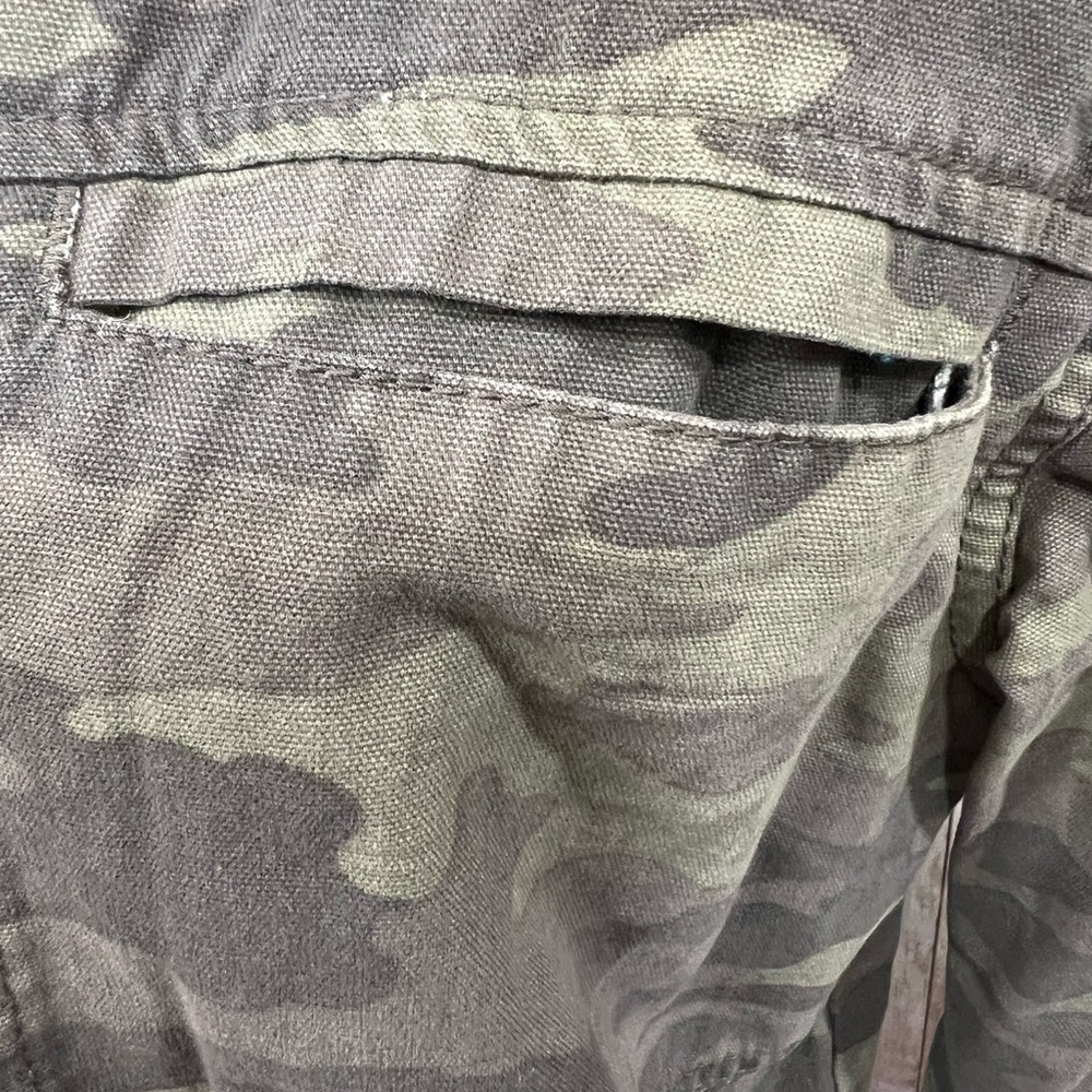 Universal Thread Green Utility Jacket with Camouflage Pattern - Picture 3 of 9